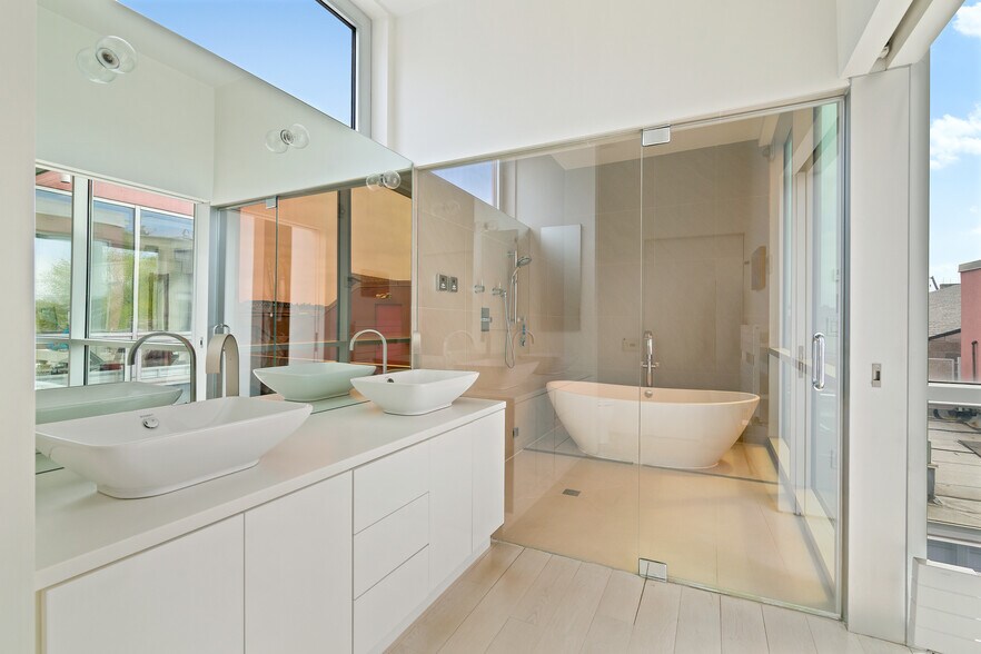 More Photos Of 47 4th St, Brooklyn Flex For Sale