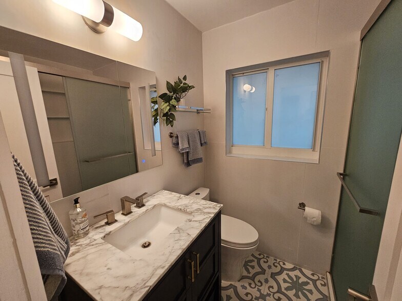More Photos Of 4512 Seagrape Dr, Lauderdale-by-the-Sea Multifamily For Sale