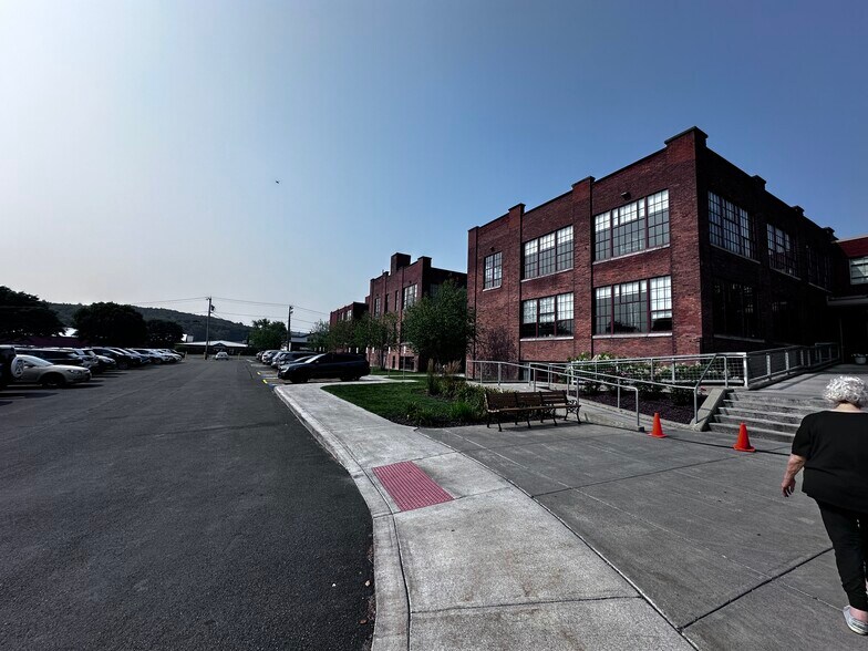 More Photos Of 165 S Main St, Cortland Warehouse For Lease