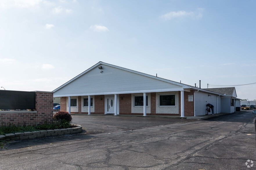 Primary Photo Of 1131 E Broad St, Elyria Medical For Lease