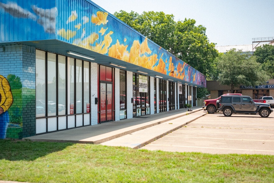 More Photos Of 2611 Washington St, Waller Storefront Retail Office For Lease