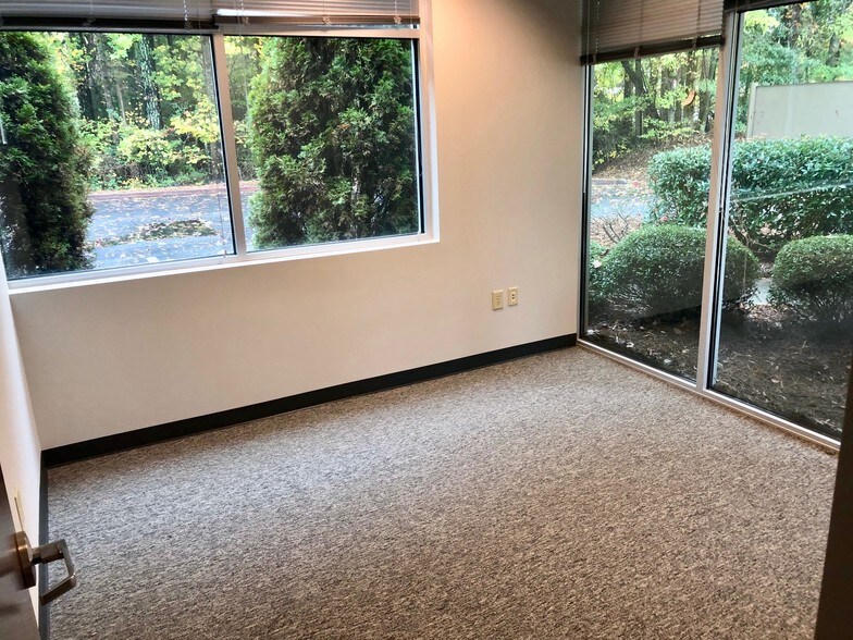 More Photos Of 2125 Barrett Park Dr NW, Kennesaw Office For Lease