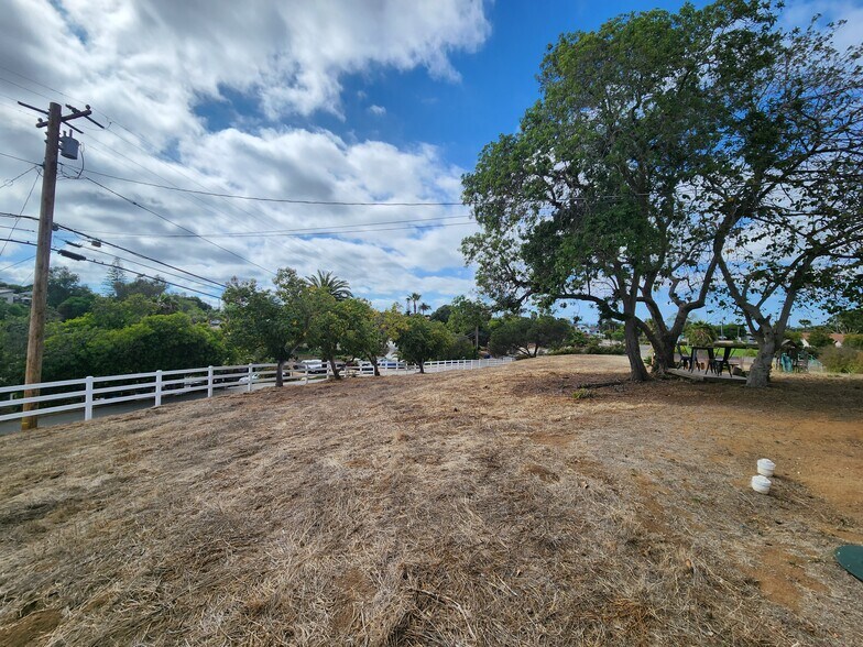 More Photos Of 1060 Crest View Rd, Vista Land For Sale