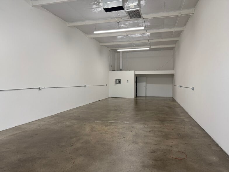 More Photos Of 14723-14825 Oxnard St, Van Nuys Unknown For Lease