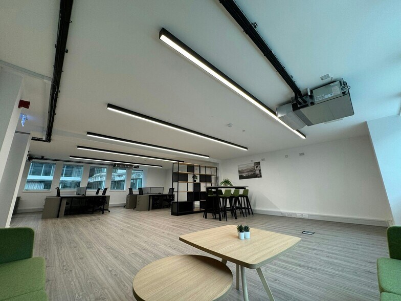 More Photos Of 16 St Clare St, London Office For Lease