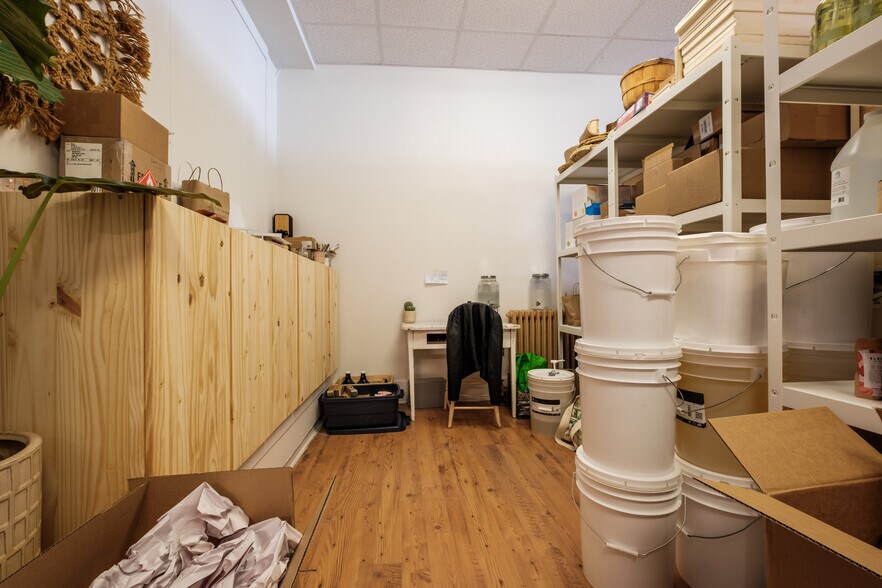 More Photos Of 155-159 Wellington St, Kingston Storefront Retail Residential For Lease