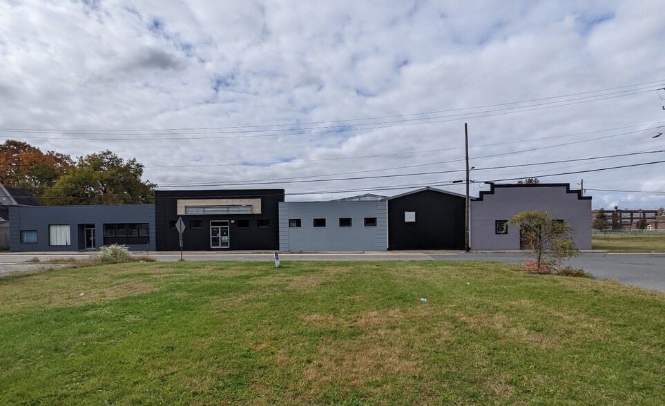 Primary Photo Of 412 Front St, Seaford Manufacturing For Lease