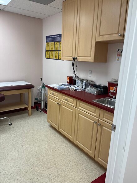More Photos Of 433-481 NW Prima Vista Blvd, Port Saint Lucie Medical For Sale