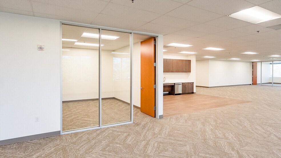More Photos Of 9601 Amberglen Blvd, Austin Office For Lease