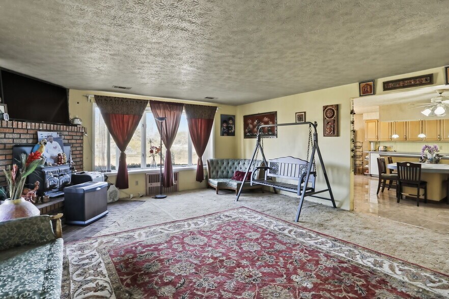 More Photos Of 501 S Breezewood Rd, Breezewood Specialty For Sale