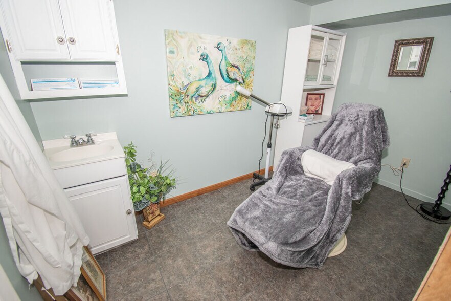 More Photos Of 3861 Main St, Mineral Ridge Office For Sale