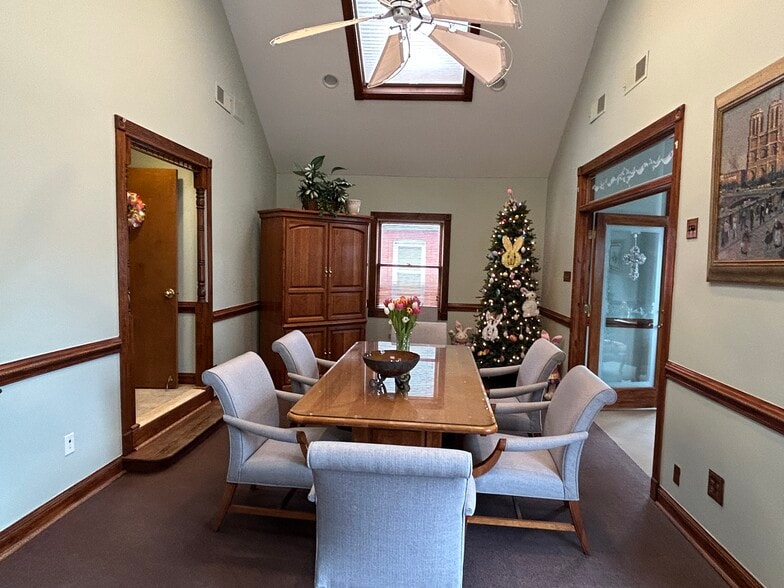 More Photos Of 847 King George Rd, Fords Office For Sale