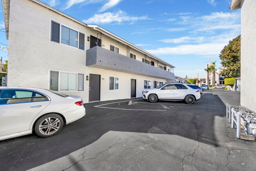 More Photos Of 240-260 E Providencia Ave, Burbank Apartments For Sale