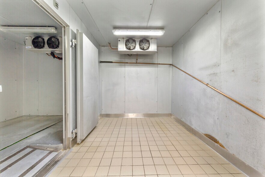 More Photos Of 101 W Lind St, Mankato Fast Food For Sale