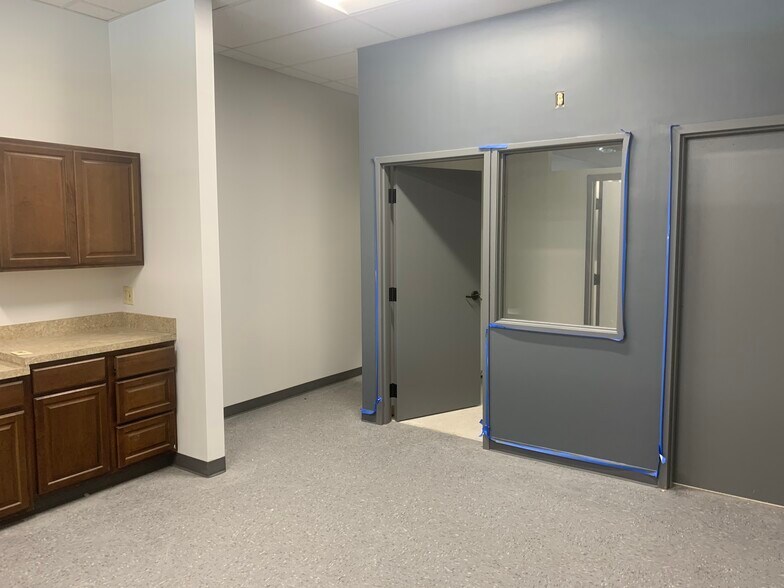 More Photos Of 1825-1847 NW Vivion Rd, Kansas City Unknown For Lease