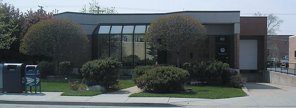 Primary Photo Of 880 Lively Blvd, Elk Grove Village Warehouse For Lease