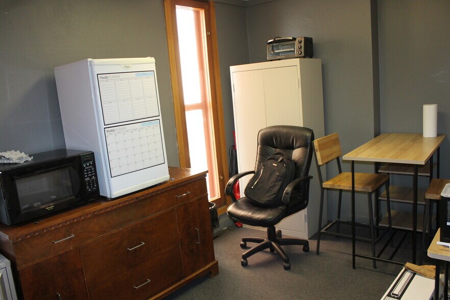 More Photos Of 129 E Locust St, Dekalb Office For Sale