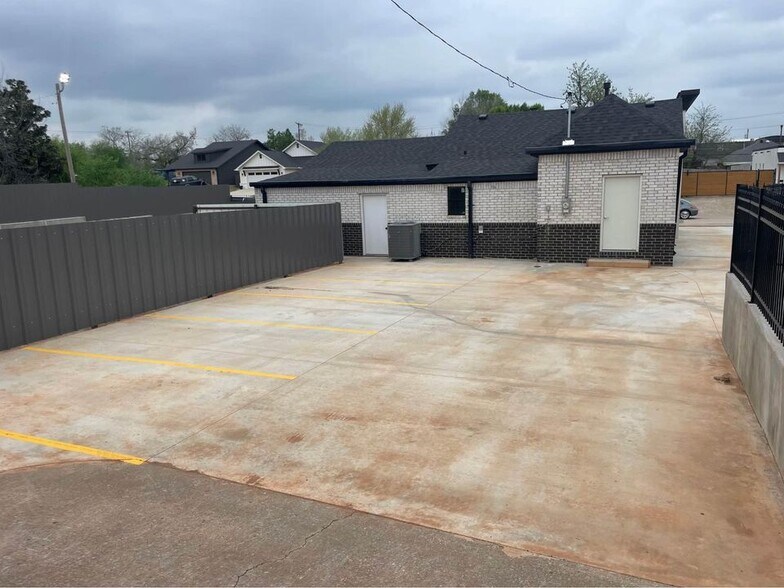 More Photos Of 2922 Cashion Pl, Oklahoma City Warehouse For Sale