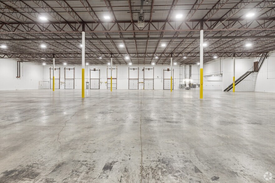 More Photos Of 10901 Hampshire Ave S, Bloomington Warehouse For Lease
