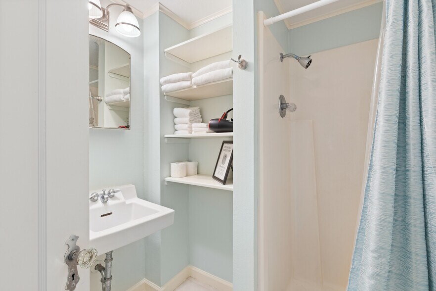 More Photos Of 53447 Highway 290, Hempstead Specialty For Sale