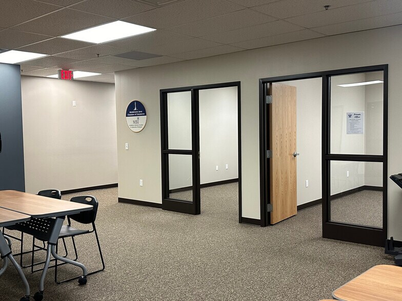 More Photos Of 651 N Broad St, Middletown Office For Lease