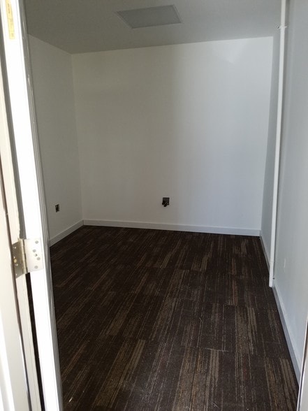 More Photos Of 125 19th St, Brooklyn General Retail For Lease