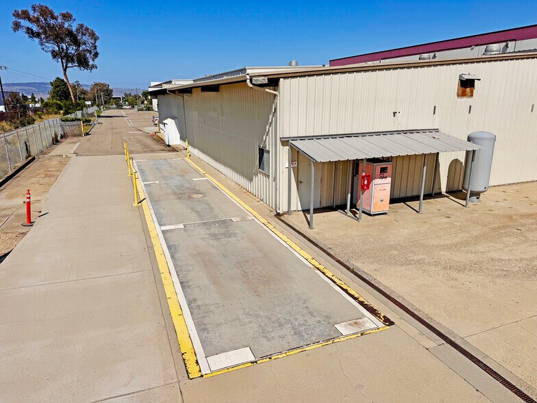 More Photos Of 2717 Aviation Way, Santa Maria Warehouse For Lease