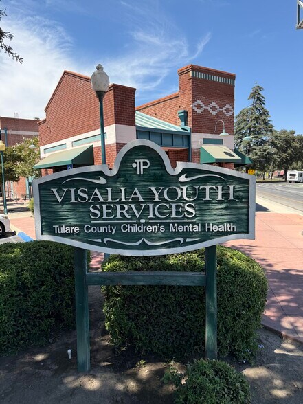 More Photos Of 711 N Court St, Visalia Office For Sale
