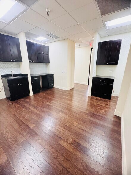 More Photos Of 21731 Ventura Blvd, Woodland Hills Medical For Lease