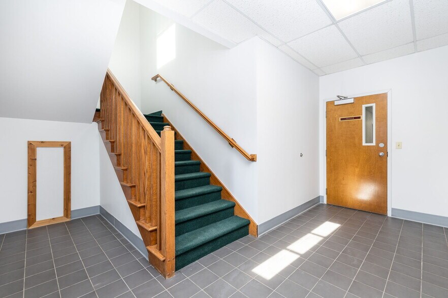 More Photos Of 35 Cold Spring Rd, Rocky Hill Office For Sale