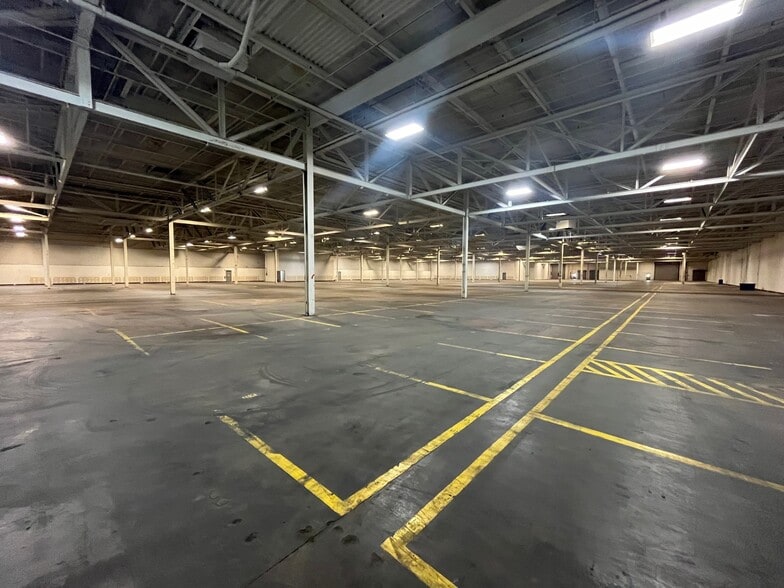 More Photos Of 475 Willard Ave, Newington Warehouse For Lease