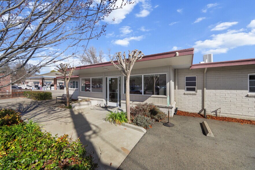 More Photos Of 70 Railroad Ave, Danville Office For Sale