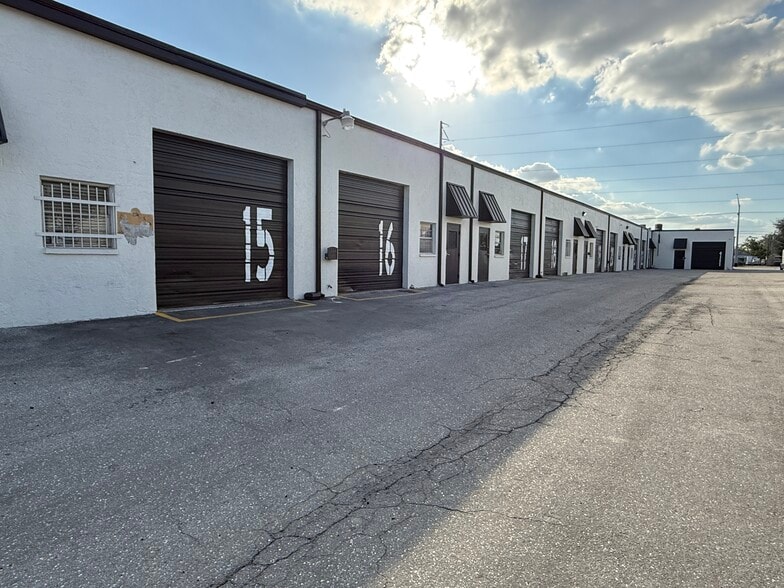 More Photos Of 2020 S Combee Rd, Lakeland Warehouse For Lease
