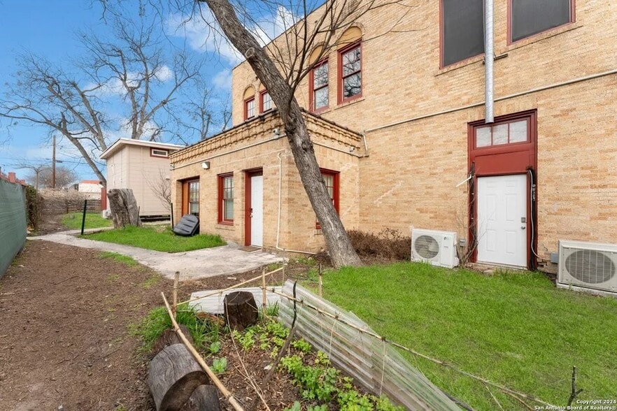 More Photos Of 2323 Buena Vista St, San Antonio Freestanding For Sale