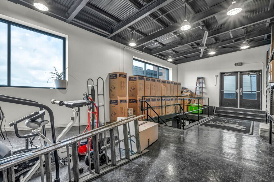 More Photos Of 3559 Bigelow Blvd, Pittsburgh Service For Sale