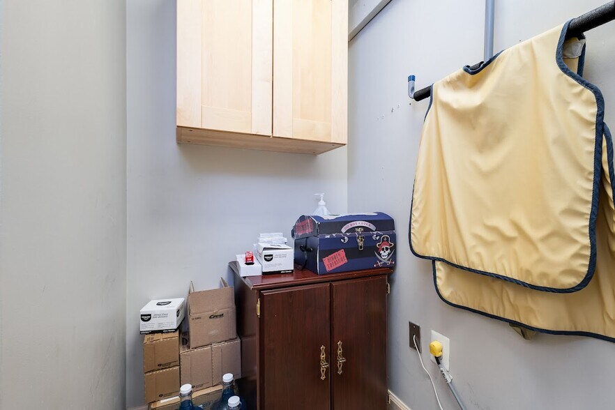 More Photos Of 4400 MacArthur Blvd NW, Washington Office For Sale