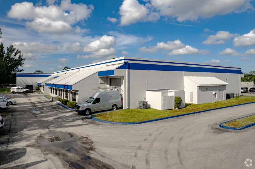 More Photos Of 4800 SW 51st St, Davie Unknown For Lease