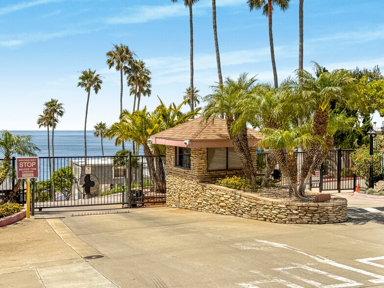 More Photos Of 11914 Beach Club Way, Malibu Multifamily For Sale