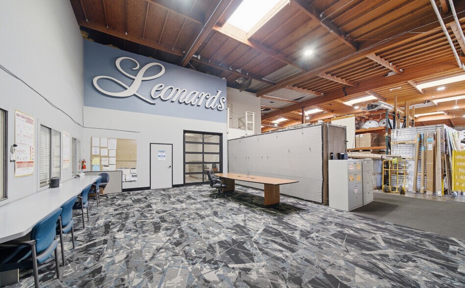 More Photos Of 1121 N Red Gum St, Anaheim Warehouse For Lease