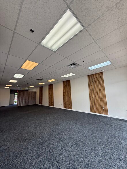 More Photos Of 28421 N Vistancia Blvd, Peoria General Retail For Lease