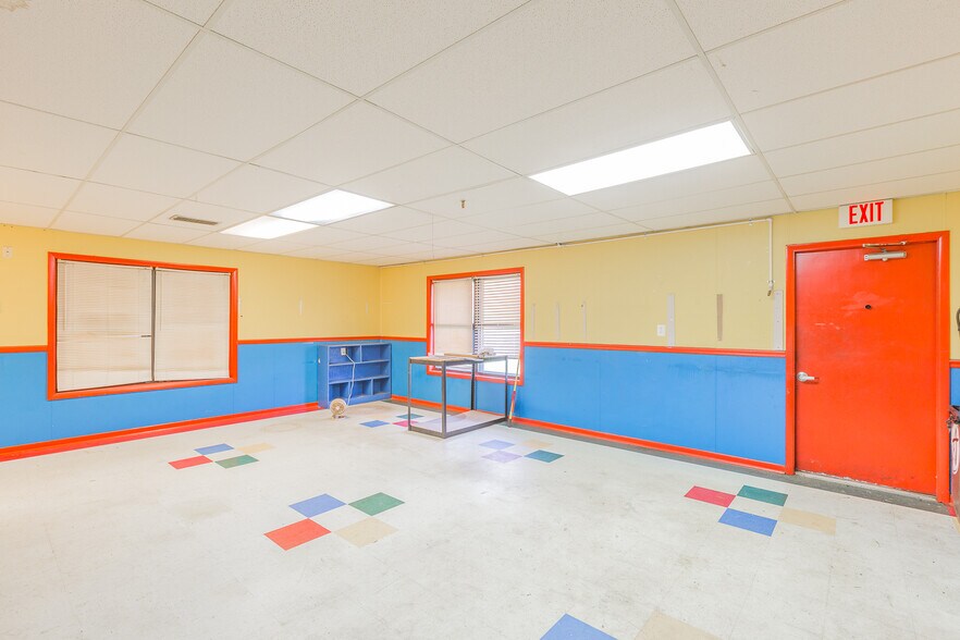 More Photos Of 300 Alamar St, Fort Oglethorpe General Retail For Sale