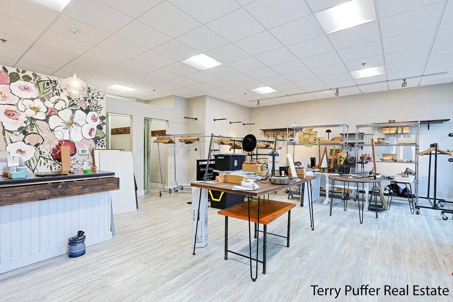 More Photos Of 926-930 2nd St, Muskegon Storefront Retail Residential For Lease