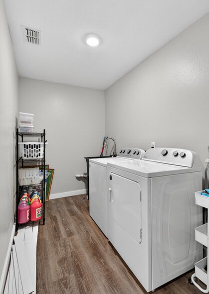 More Photos Of 109 Jasper Dr, Marshall Office For Sale