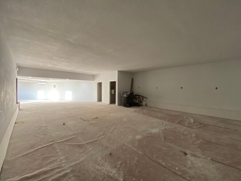 More Photos Of 817 Marshall St, Albert Lea Flex For Sale