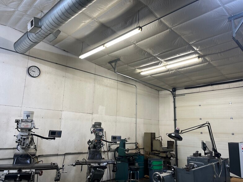 More Photos Of 1893 Airport Way, Richland Distribution For Lease