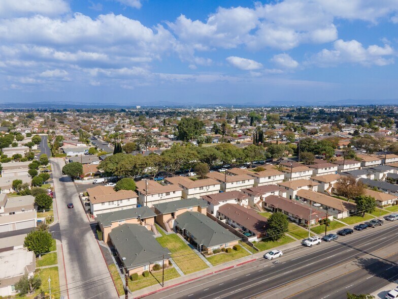 More Photos Of 2135 W Ball Rd, Anaheim Apartments For Sale
