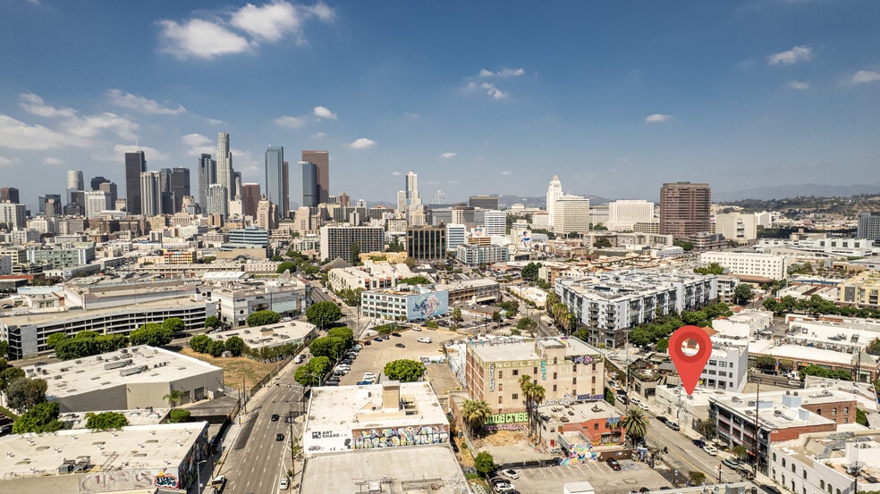 More Photos Of 805 Traction Ave, Los Angeles Showroom For Lease