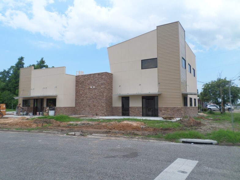 More Photos Of 9025 Cullen Blvd, Houston Unknown For Lease