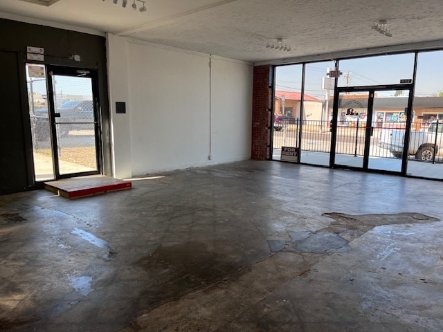 More Photos Of 2124 NW 39th St, Oklahoma City Storefront For Lease
