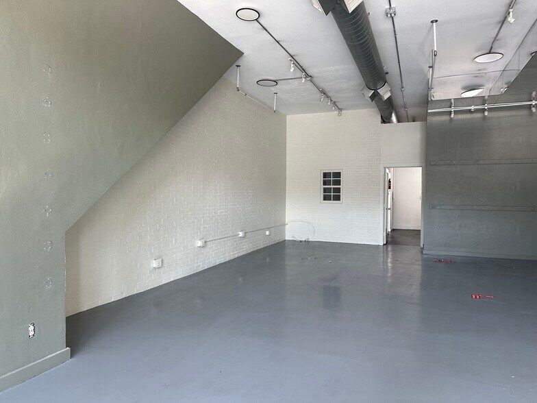 More Photos Of 7201-7213 Santa Monica Blvd, West Hollywood Storefront Retail Office For Lease